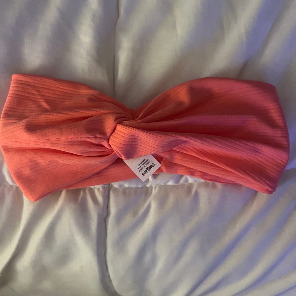 Lululemon NWT Nulu ribbed headband in peach